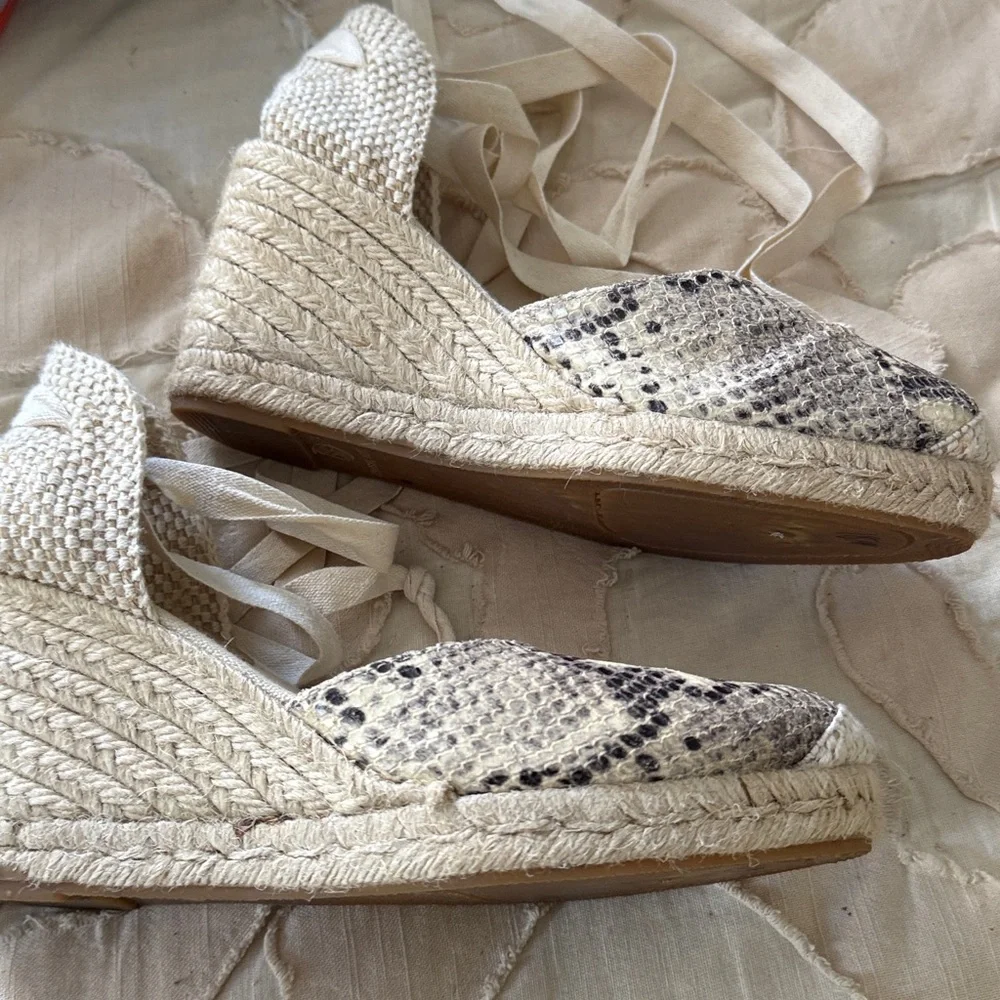 Topshop Snakeskin pattern leather Cream Espadrilles- worn a few times. 90 retail